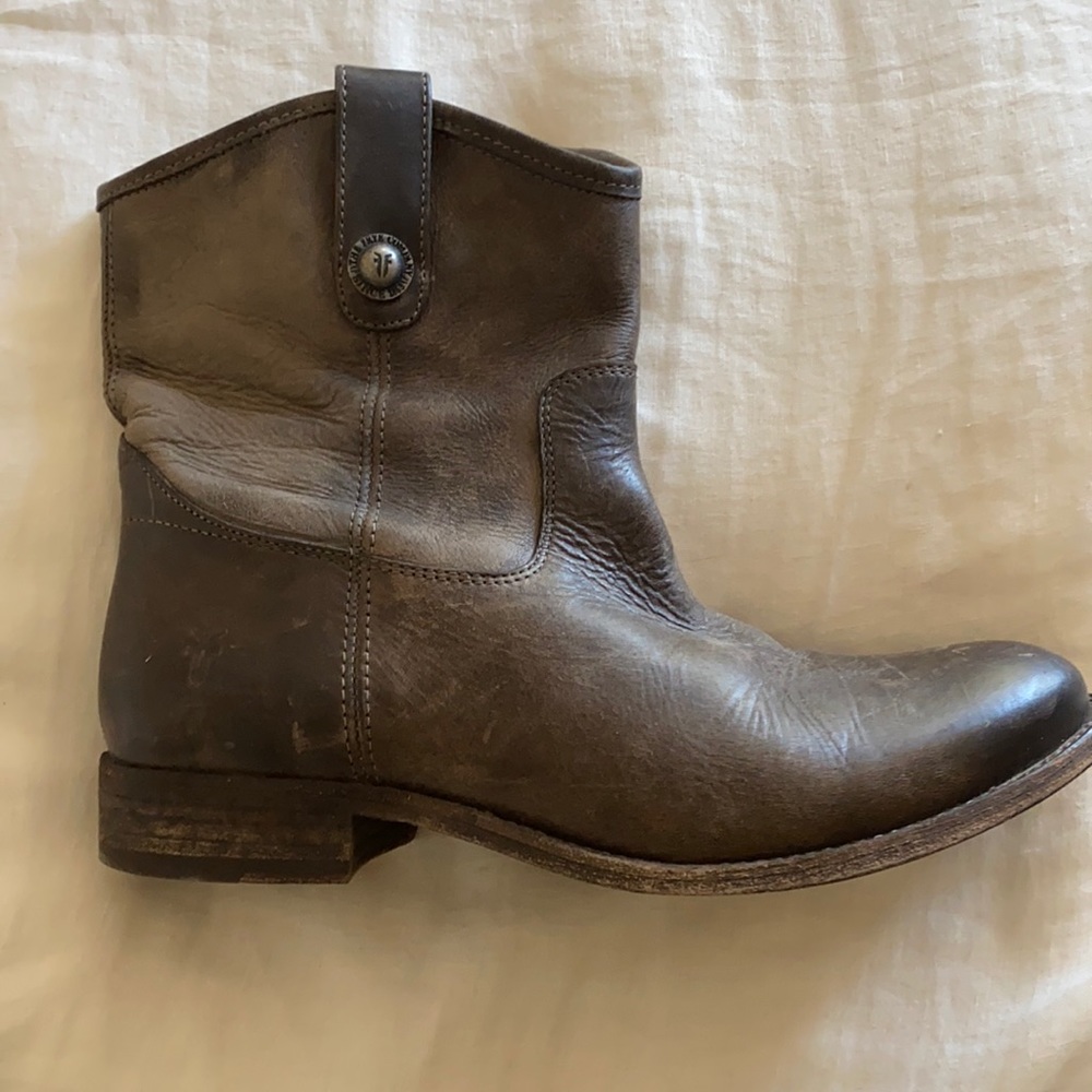 Frye Melissa short brown leather boots - Size 8